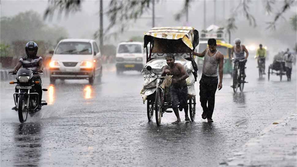 https://hindi.cdn.zeenews.com/hindi/sites/default/files/2018/07/10/253819-monsoon-new.jpg