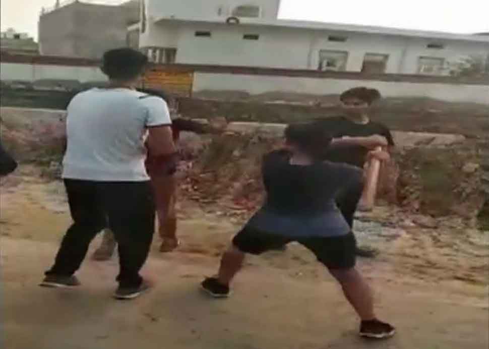 Girl beats boy-2 Girl beats boy-2