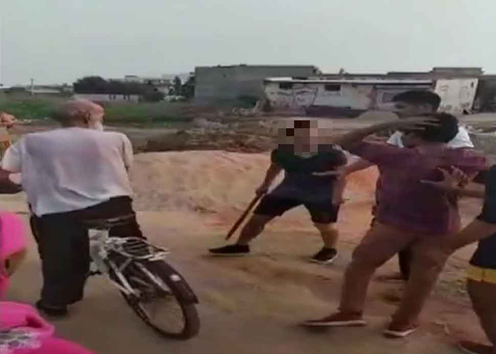 Girl beats boy-3 Girl beats boy-3