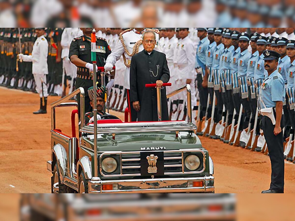 कुछ संवैधानिक पदों पर तैनात गणमान्य लोगों के वाहनों पर भारत या राज्य सरकार के प्रतीक चिह्न होते हैं (फाइल फोटो)
