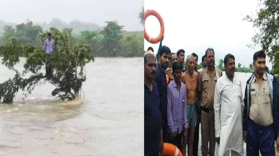 Rescue Operation Of Young Man Flowing In river trapped on tree in madhya pradesh Rescue Operation Of Young Man Flowing In river trapped on tree in madhya pradesh