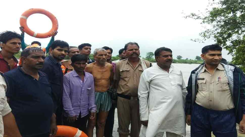Rescue Operation Of Young Man Flowing In river trapped on tree Rescue Operation Of Young Man Flowing In river trapped on tree