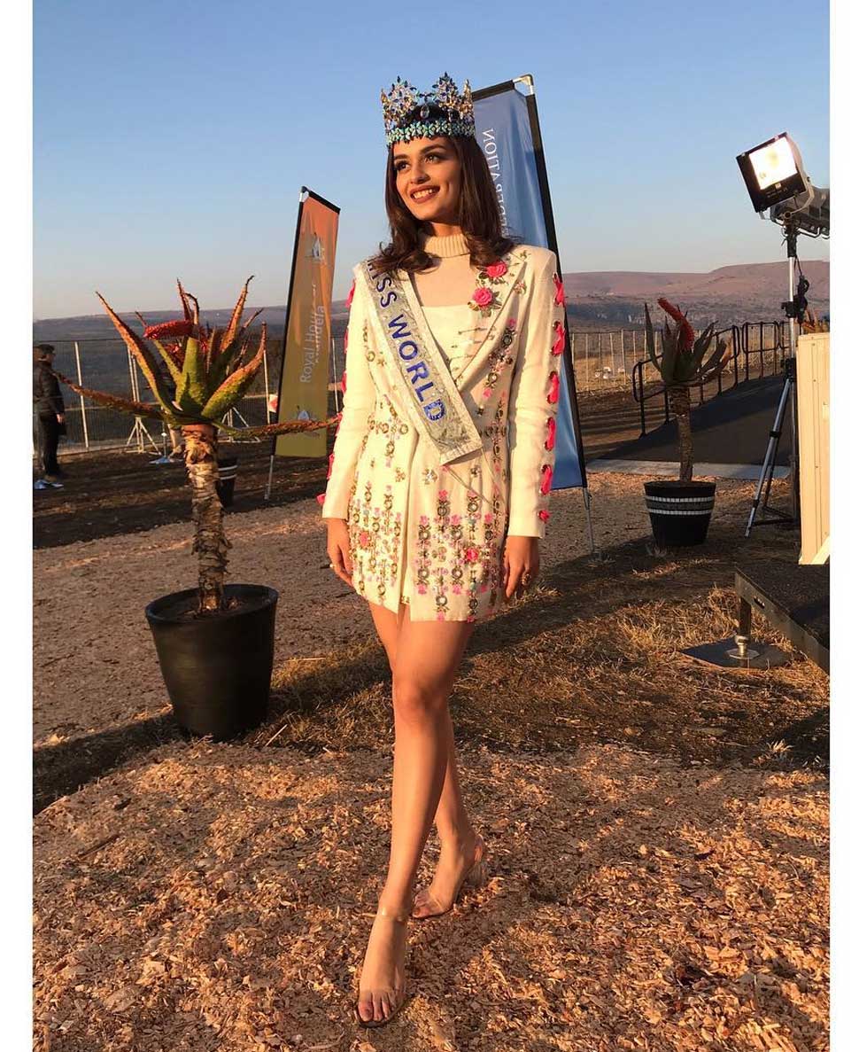 Manushi Chhillar Gives Her Tribute to Nelson Mandela in South Africa by making Manushi Chhillar Gives Her Tribute to Nelson Mandela in South Africa by making
