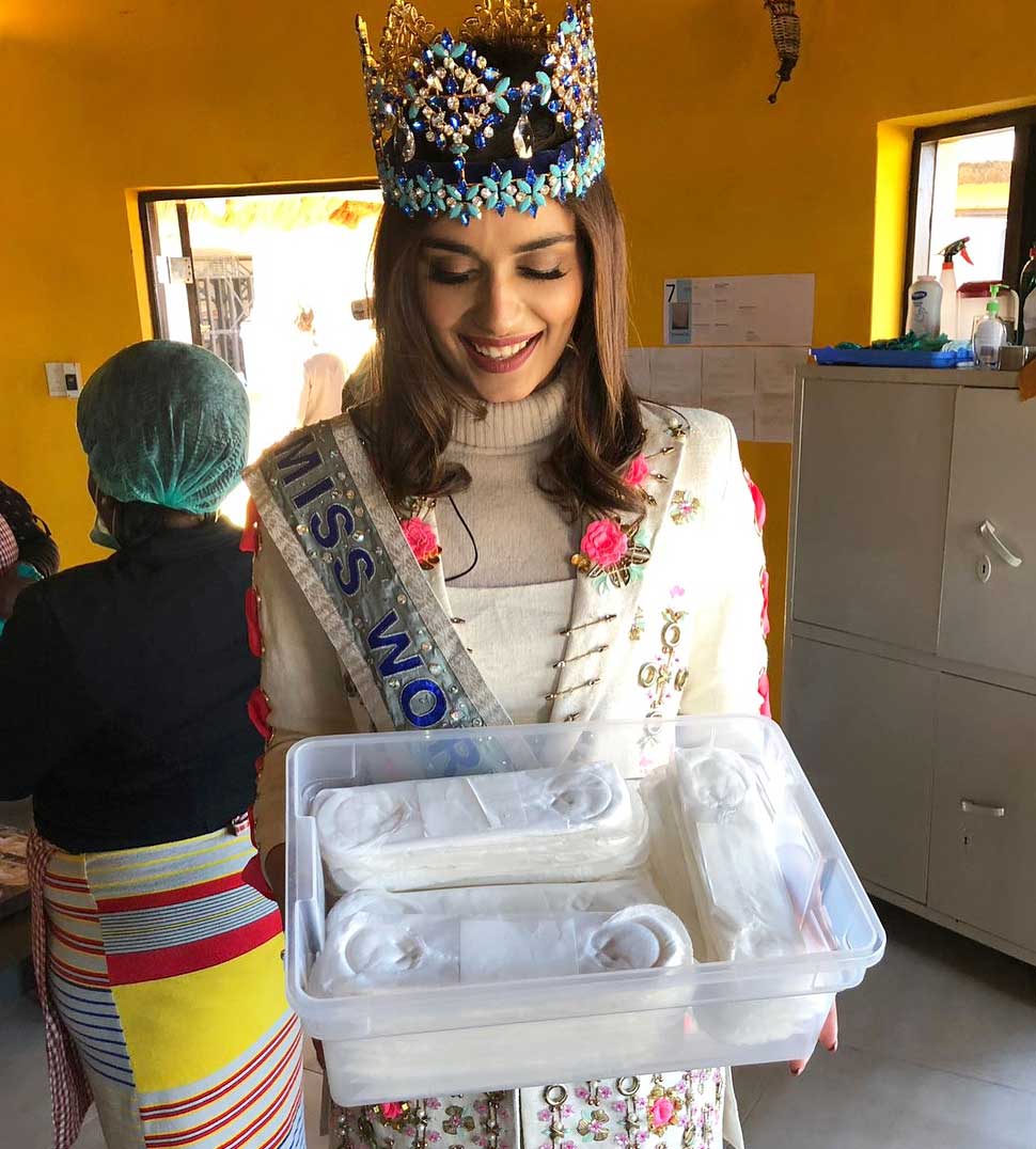 Manushi Chhillar Gives Her Tribute to Nelson Mandela in South Africa by making Manushi Chhillar Gives Her Tribute to Nelson Mandela in South Africa by making