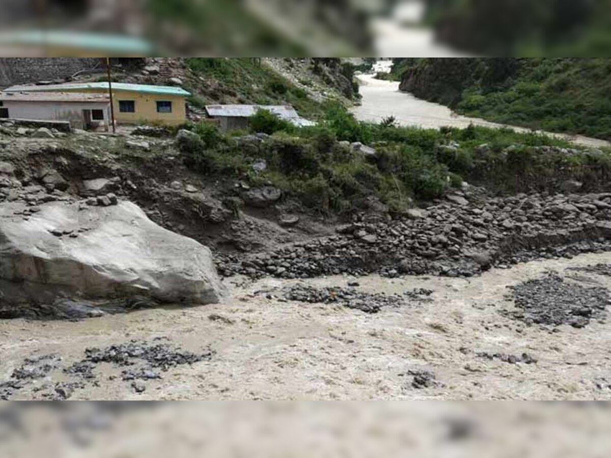 चमोली जिले में 19 जुलाई की रात को जेलम और तमक गांव में बादल फटने से भारी तबाही मच गई थी