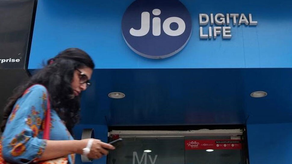 Mukesh launches jio phone 2 Mukesh launches jio phone 2