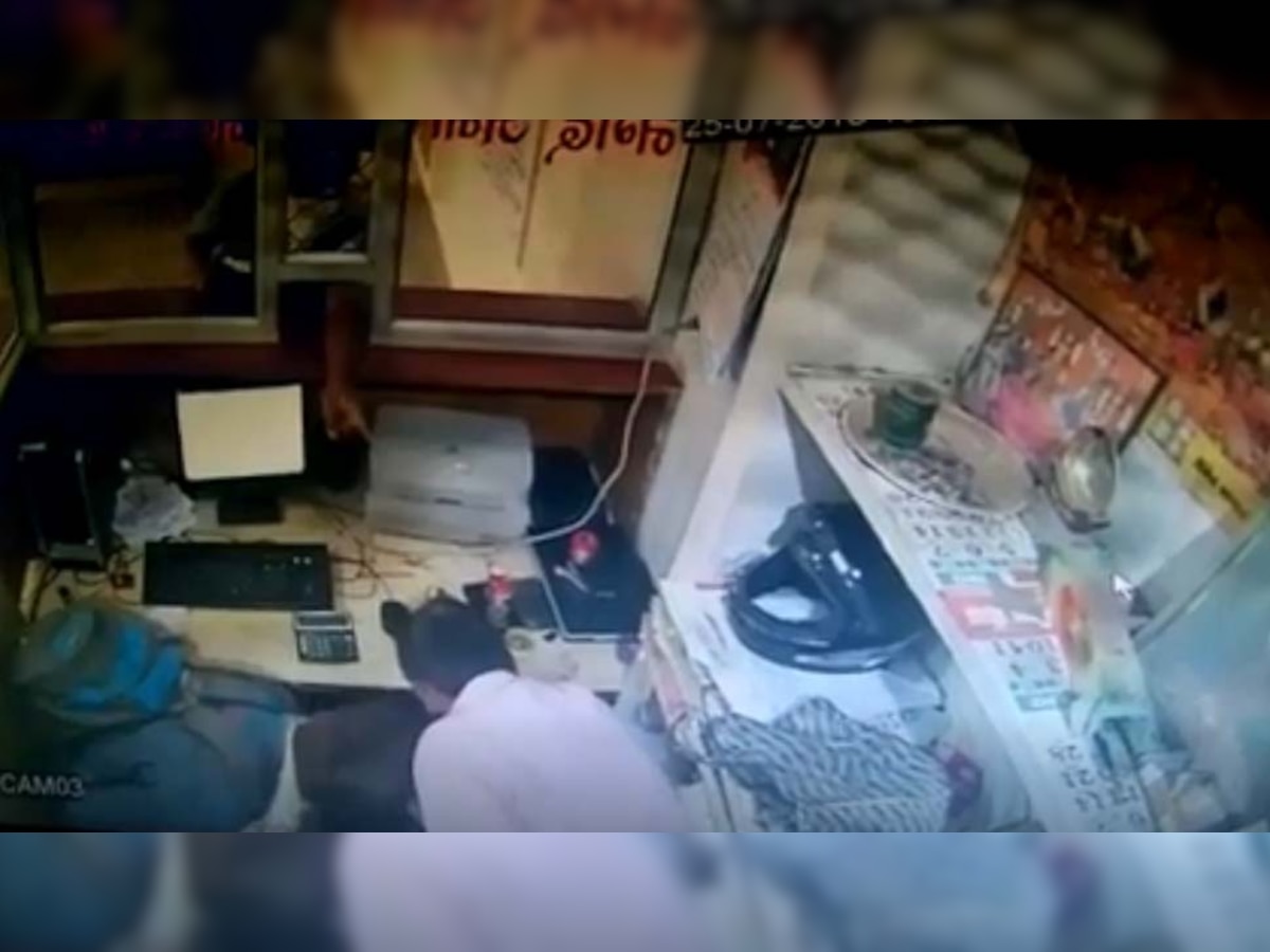 CCTV में कैद हुई लूट की वारदात