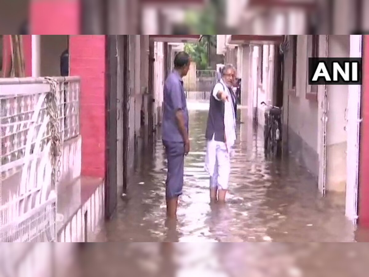 सुशील मोदी के घर के पास गली में पानी का जम जमाव. (फोटो साभारः ANI)