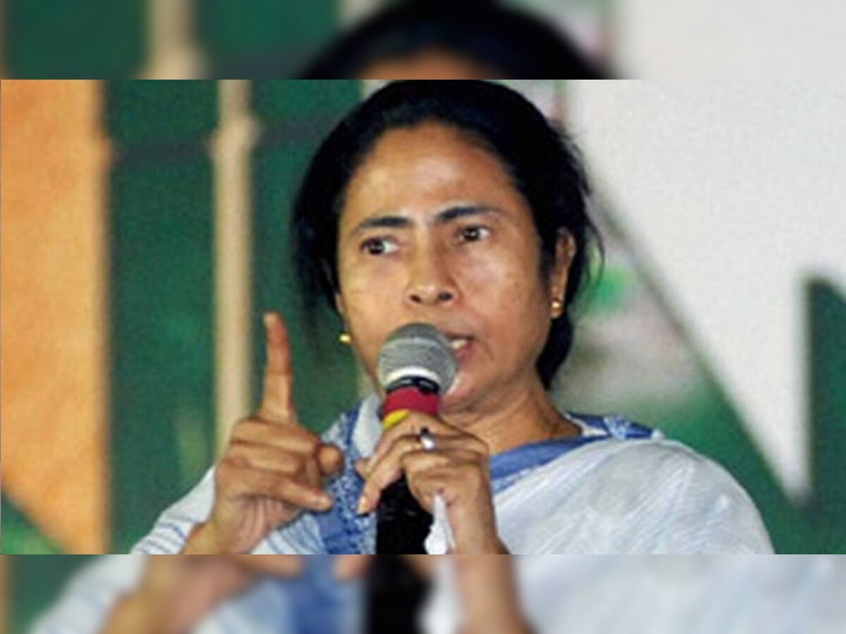 असम की एनआरसी लिस्‍ट जारी होने के बाद ममता बनर्जी ने केंद्र के खिलाफ आक्रामक रुख अपनाया है.(फाइल फोटो)