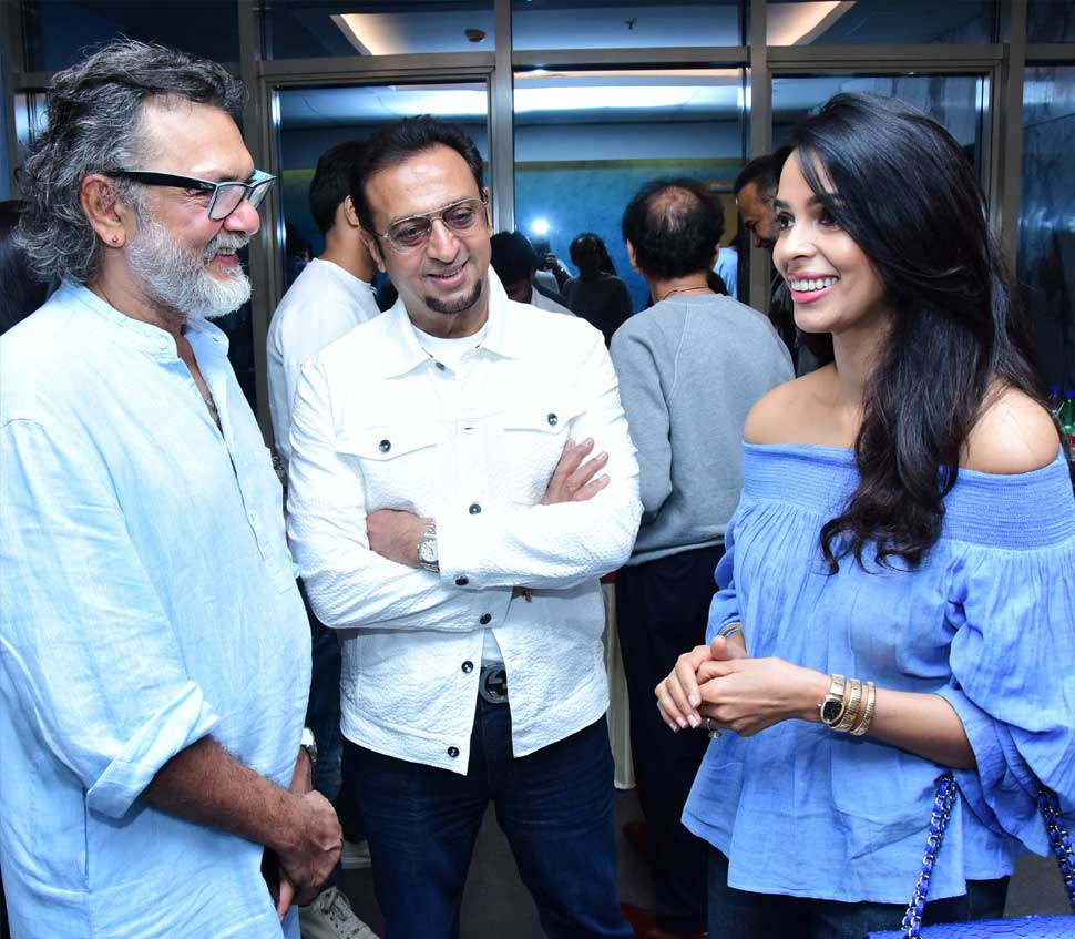 Fanney Khan Special Screening: Aishwarya Rai Bachchan gave Madhuri warm hug Fanney Khan Special Screening: Aishwarya Rai Bachchan gave Madhuri warm hug