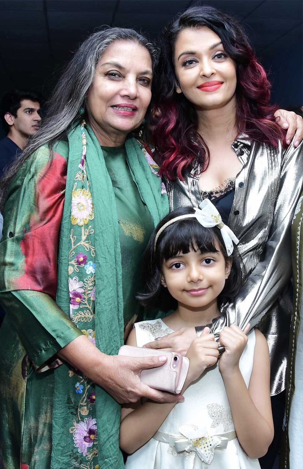Fanney Khan Special Screening: Aishwarya Rai Bachchan gave Madhuri warm hug Fanney Khan Special Screening: Aishwarya Rai Bachchan gave Madhuri warm hug