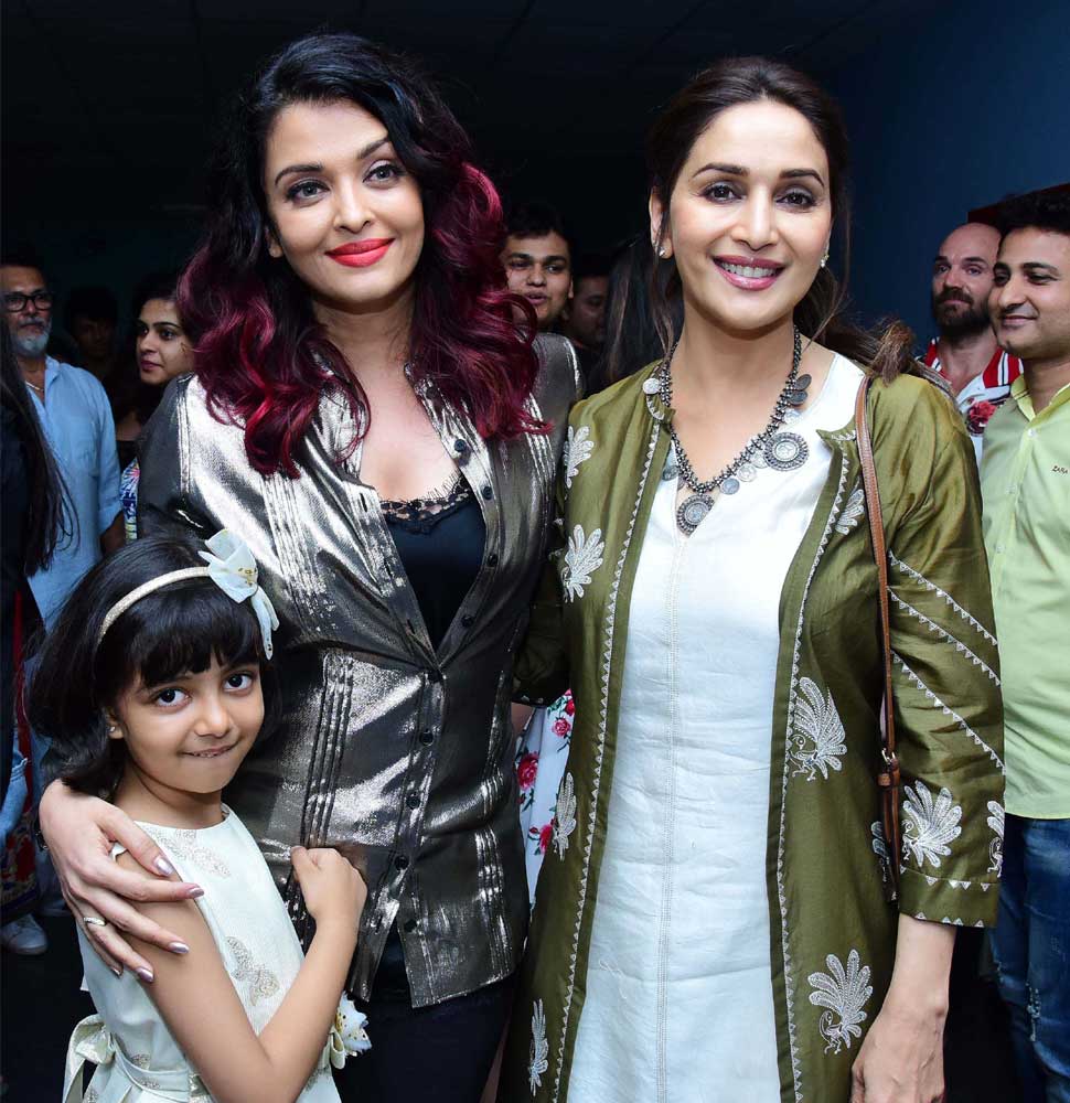 Fanney Khan Special Screening: Aishwarya Rai Bachchan gave Madhuri warm hug Fanney Khan Special Screening: Aishwarya Rai Bachchan gave Madhuri warm hug