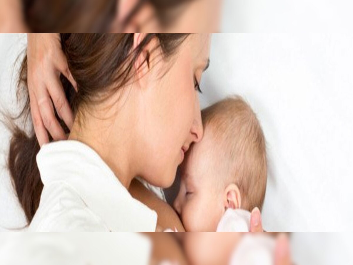 छह महीने तक शिशु को स्तनपान कराएं
