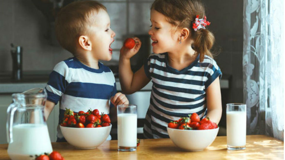 Teach table manners to your kids important tips Teach table manners to your kids important tips