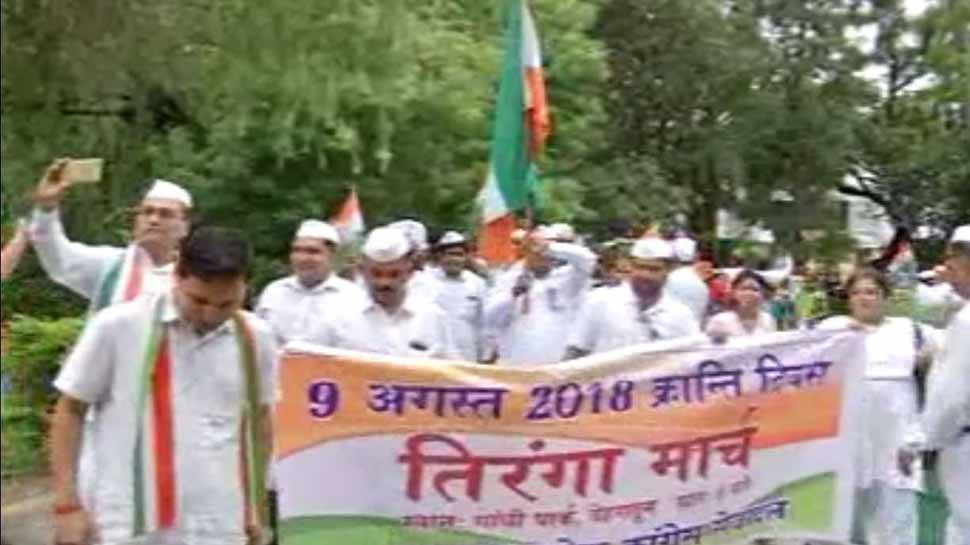 congress leaders hold flag in wrong way congress leaders hold flag in wrong way