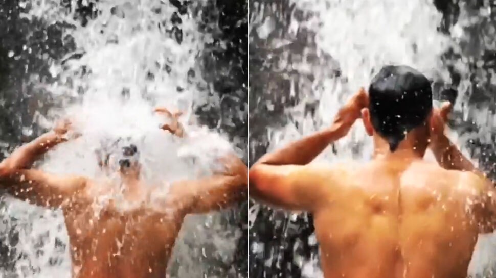 जब झरने के नीचे नहाने पहुंचे महेंद्र सिंह 'बाहुबली', VIDEO वायरल जब झरने के नीचे नहाने पहुंचे महेंद्र सिंह 'बाहुबली', VIDEO वायरल