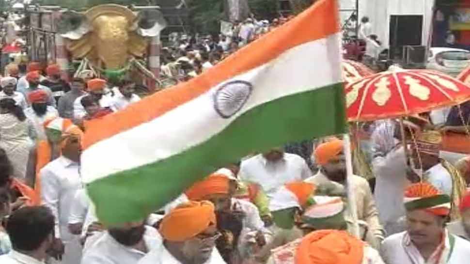 people hoist 12 kilometer long 'tricolor', can become world record people hoist 12 kilometer long 'tricolor', can become world record