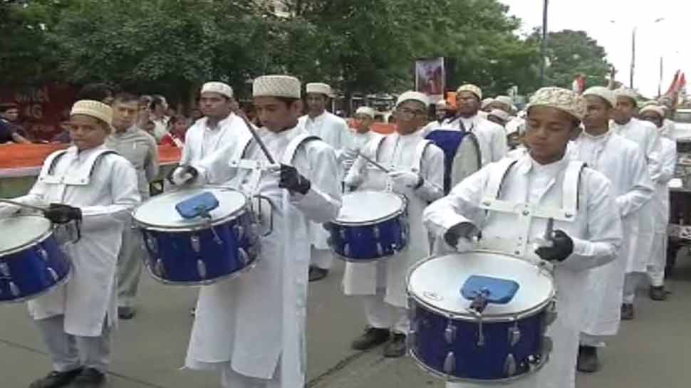 people hoist 12 kilometer long 'tricolor' people hoist 12 kilometer long 'tricolor'