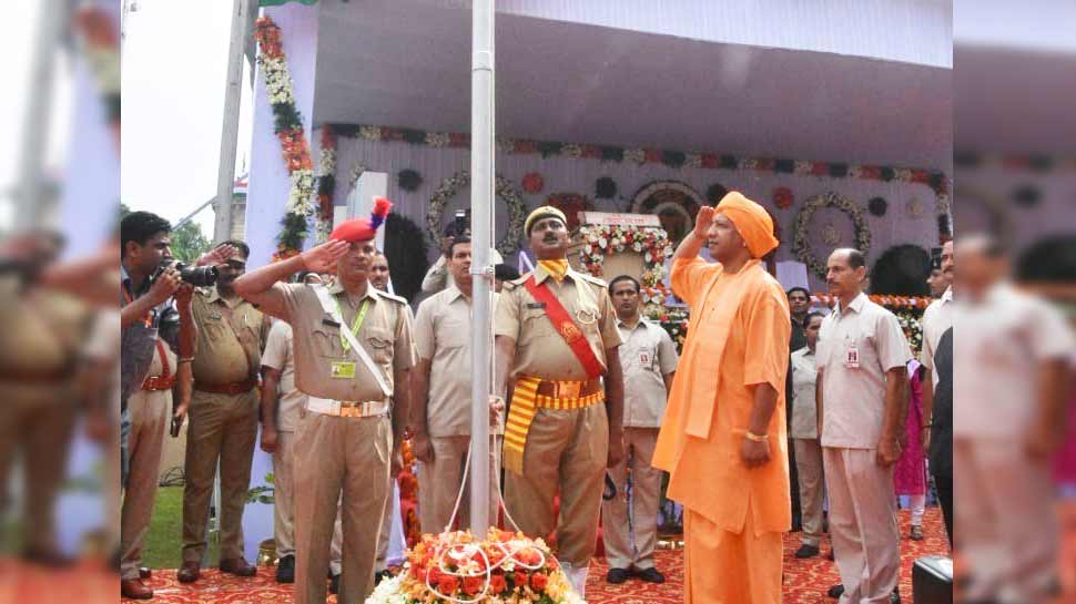 Flag hoisted by CM Yogi Adityanath in vidhan bhawan lucknow | CM योगी ...