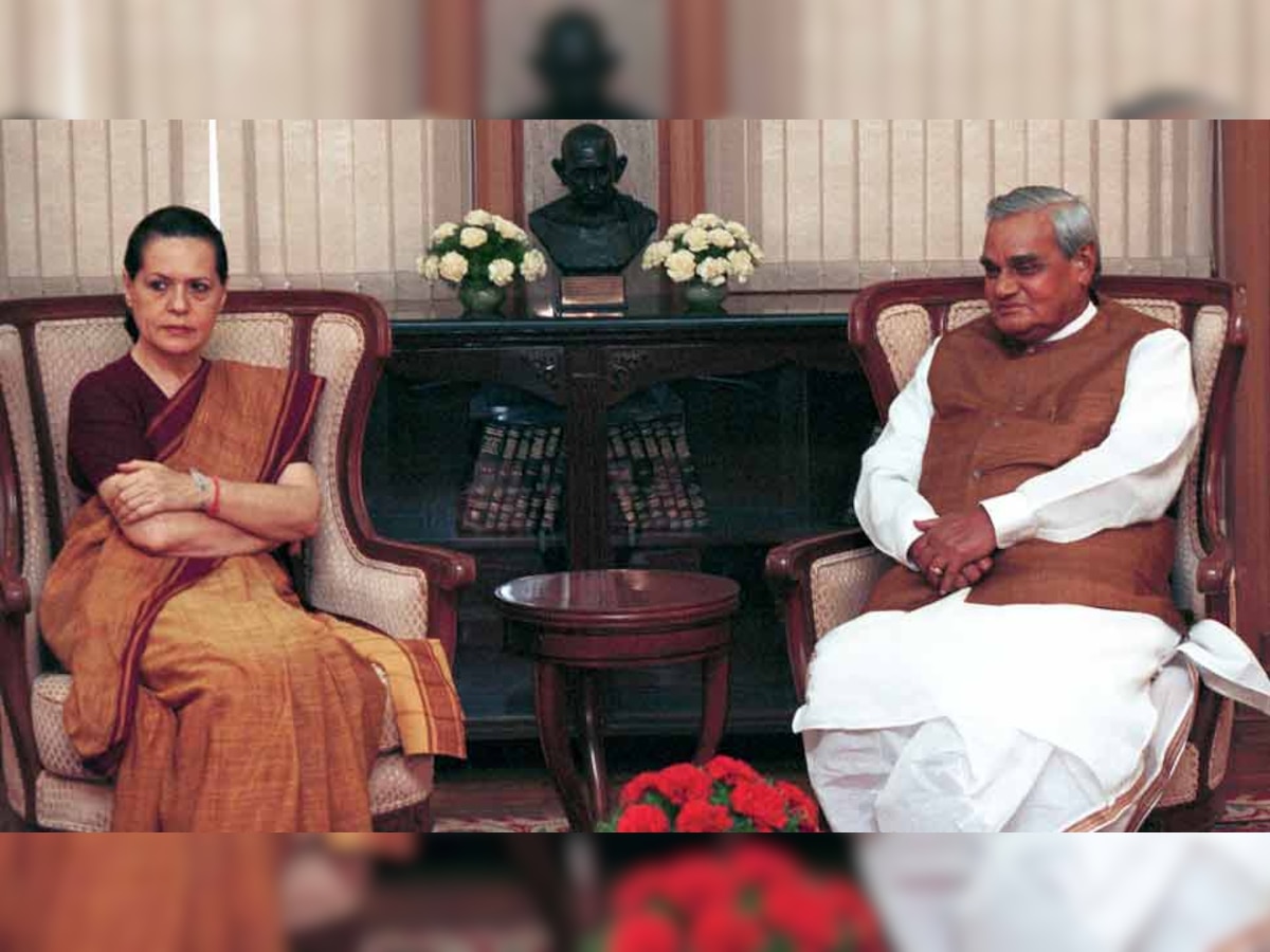 अटल बिहारी वाजपेयी जब प्रधानमंत्री थे, उस वक्त सोनिया गांधी नेता प्रतिपक्ष थे.