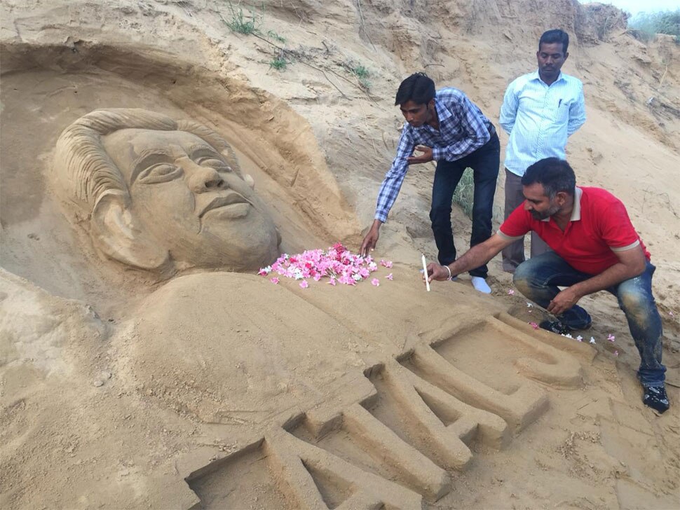 मोमबत्ती जला कर दी श्रद्धांजलि Atal Bihari Vajpayee