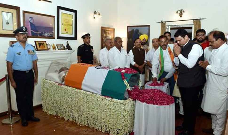 महाराष्ट्र से दिल्ली पहुंचे फडणवीस devendra fadnavis