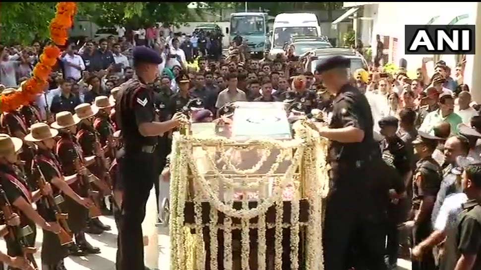 राष्ट्रीय ध्वज पूरे देश में आधा झुका रहेगा BJP patriarch Atal Bihari Vajpayee