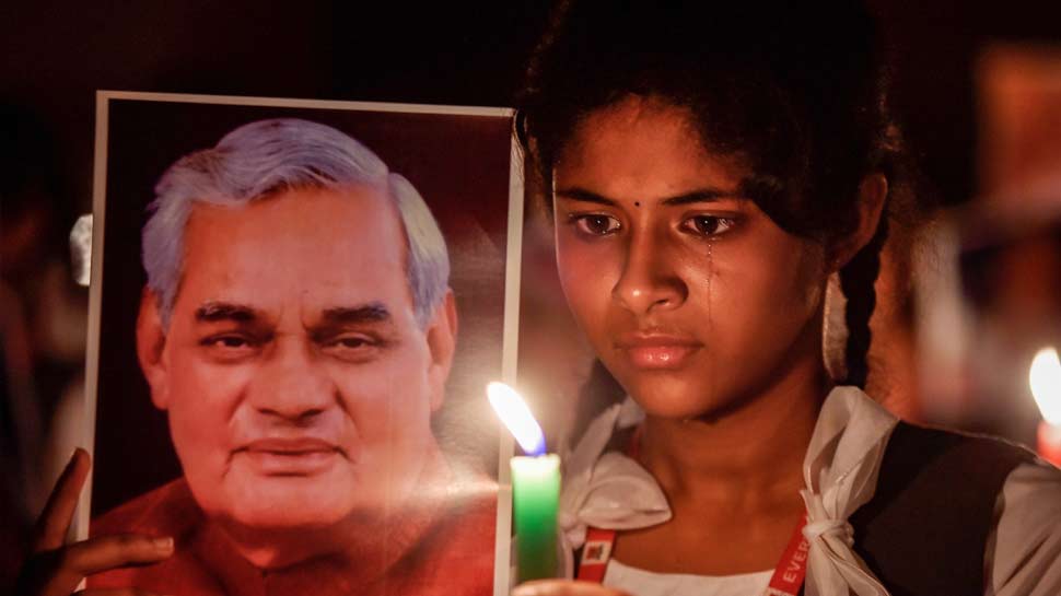 देश के हर कोने में दी गई श्रद्धांजलि Death of Vajpayee widely mourned