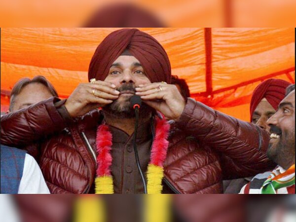 इमरान खान के शपथ ग्रहण समारोह में पहुंचे नवजोत सिंह सिद्धू (फाइल फोटो)