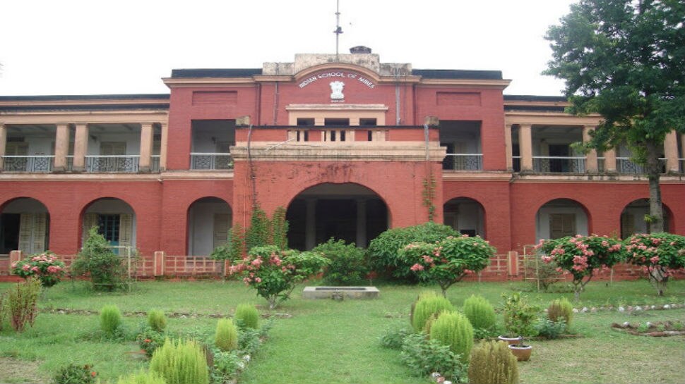 IIT धनबाद में छात्रों का दो गुट आपस में भिड़ा, दर्जनों हुए घायल