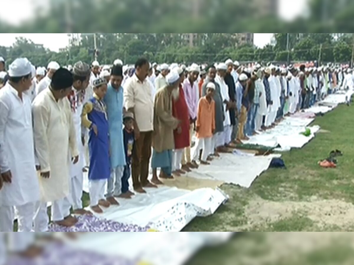 पटना के गांधी मैदान में अदा की गई नमाज.