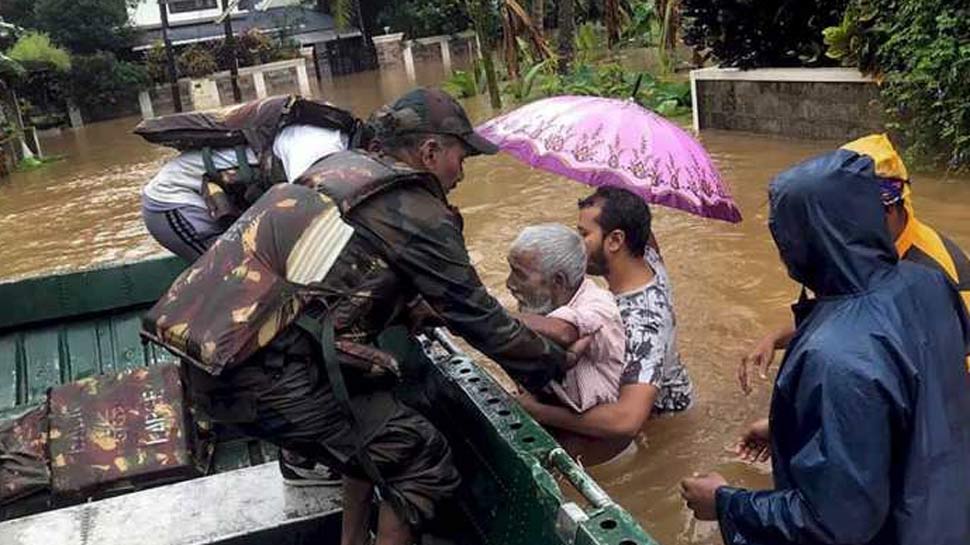 https://hindi.cdn.zeenews.com/hindi/sites/default/files/2018/08/22/276997-kerala-flood1.jpg
