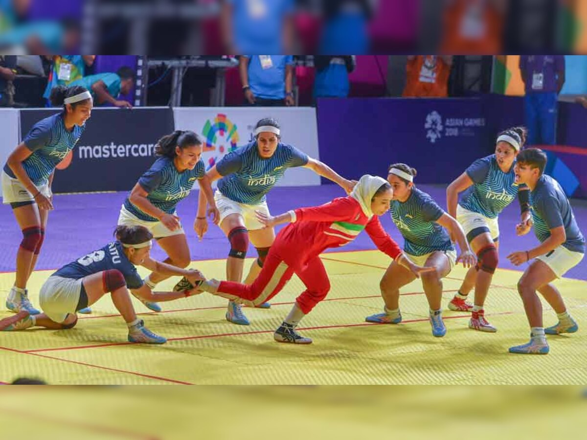ईरान की महिला टीम ने भारत को 27-24 से हराकर कबड्डी का पहला गोल्ड मेडल अपने नाम किया. (फोटो: PTI)