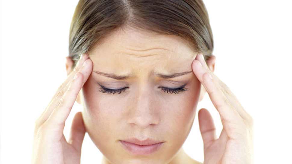 माइग्रेन ग्रस्त लोगों को नियमित तौर पर सिरदर्द के दौरे पड़ते हैं. A migraine is the most common type of headache that propels patients to seek care from their doctors