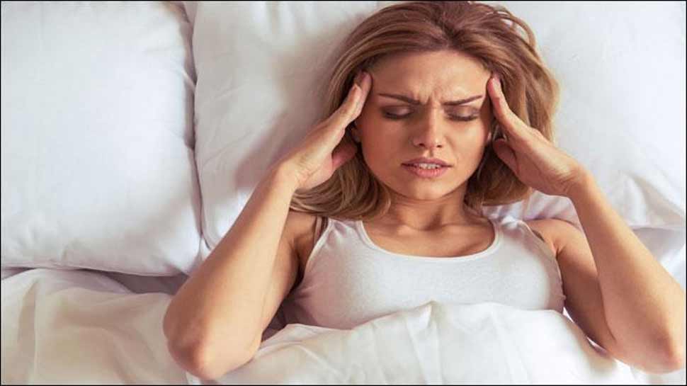 माइग्रेन ने लगभग 20 प्रतिशत महिलाओं को अपना शिकार बना रखा है. A migraine is the most common type of headache