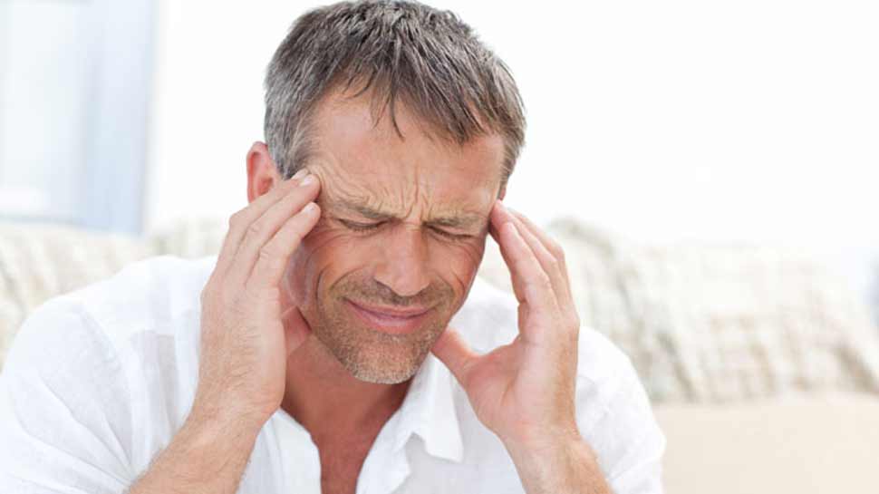 पुरुषों की अपेक्षा महिलाओं को यह समस्या ज्यादा होती है. headache propels patients