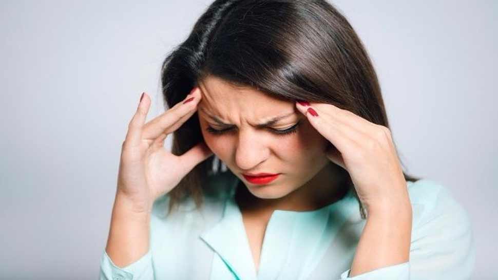 माइग्रेन में सिर के आधे भाग में दर्द होता है. migraine is the most common type of headache