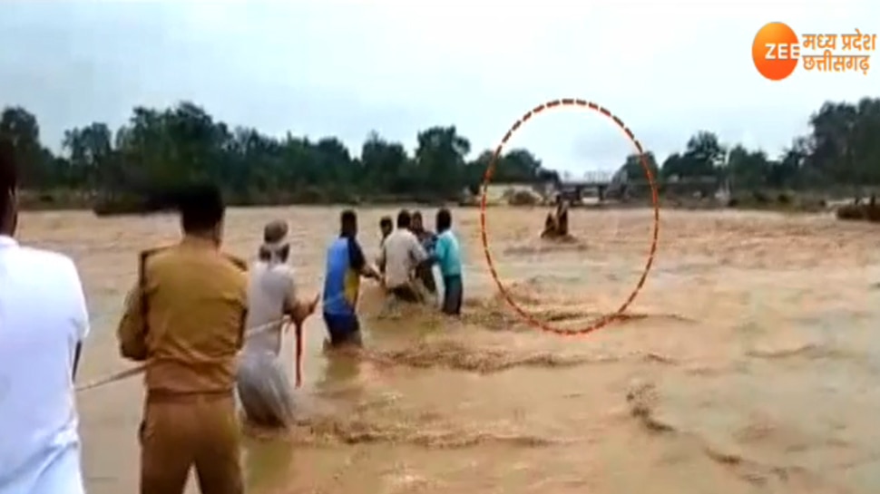 गौला के खतरे को भांपते हुए पुलिस बल तैनात Dead Body washed away in river