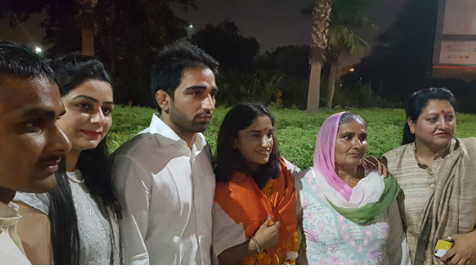 कुछ ऐसे मिले थे विनेश-सोमवीर Vinesh Phogat Engagement