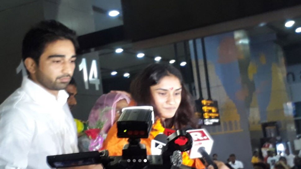 एशियाई खेलों में भारत को दिलाया गोल्ड Vinesh Phogat Engagement