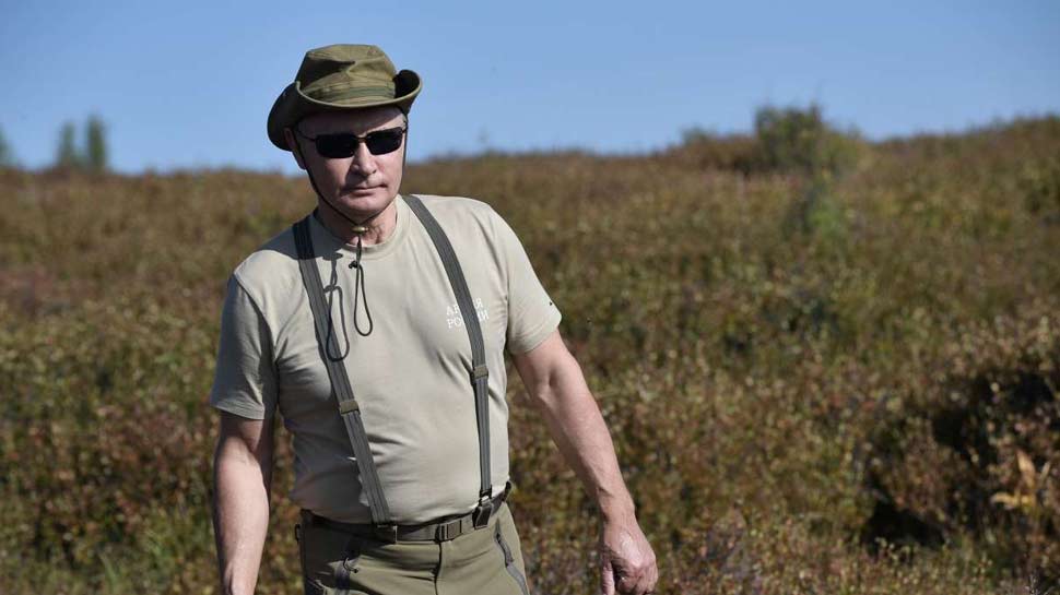 पुतिन अपने रक्षा मंत्री के साथ ट्रिप पर हैं Putin taking a hiking holiday in Siberia