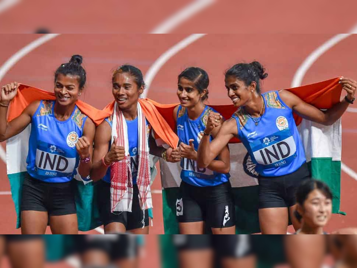 भारतीय महिला टीम ने 18वें एशियन गेम्स में गुरुवार को 4 गुणा 400 मीटर का गोल्ड जीता. (फोटो: PTI)