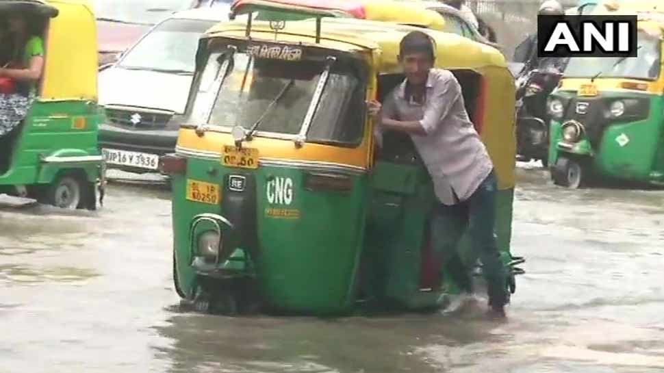लुटियंस इलाके की कई सड़कों पर भरा पानी water logging in Lutyens area