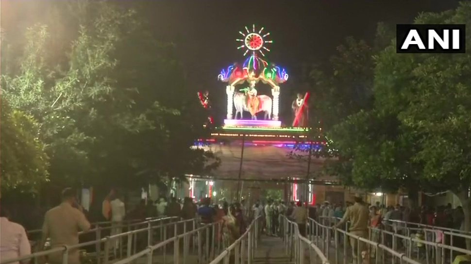 मथुरा में श्रद्धालुओं का सैलाब Celebration in Mathura