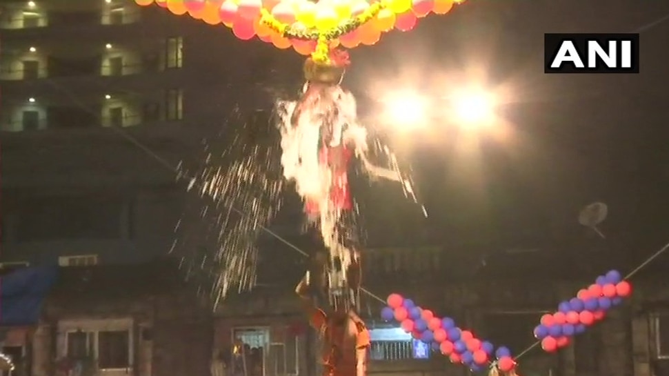 दही हांडी फोड़ने वालों के लिए लाखों का ईनाम Dahi Handi in Maharashtra