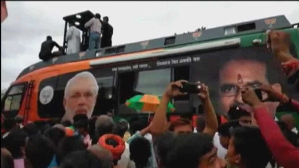 वसुंधरा राजे सिंधिया के काफिले पर पथराव Stone pelting during Gaurav Yatra