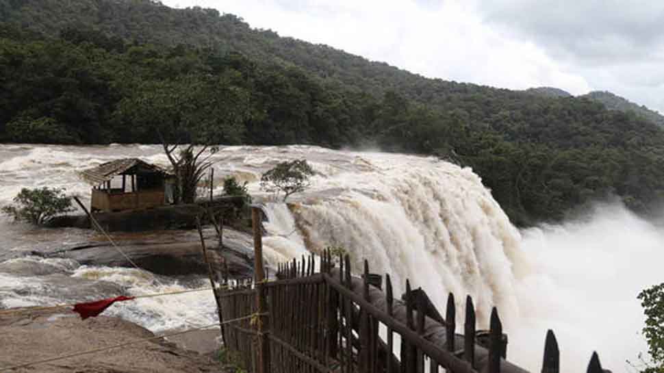 केरल बाढ़ : अब तक पटरी पर लौट नहीं पाई है जिंदगी, केंद्र करेगा और मदद