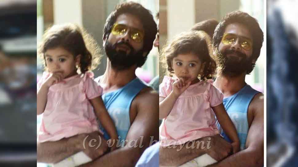 ट्वीट कर फैंस को दी जानकारी Shahid Kapoor and Mira Rajput spotted with new born son Zain outside hinduja hospital