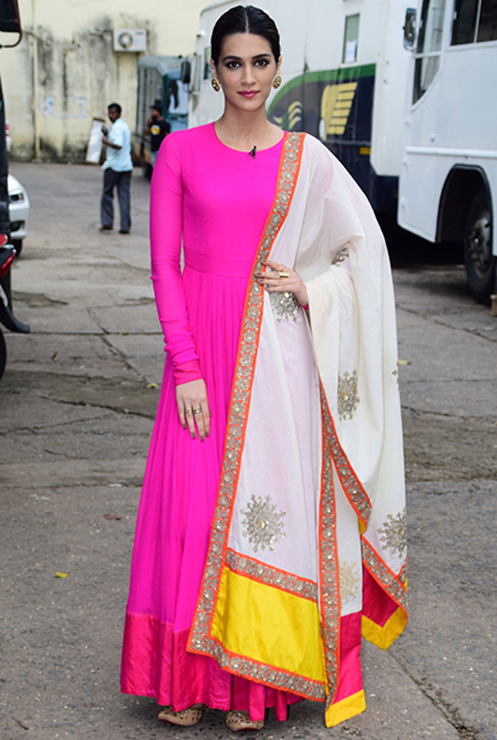 बोरिंग से बने स्टाइलिश Lifestyle, Bollywood Celebs, Office Look, Ethnic Look