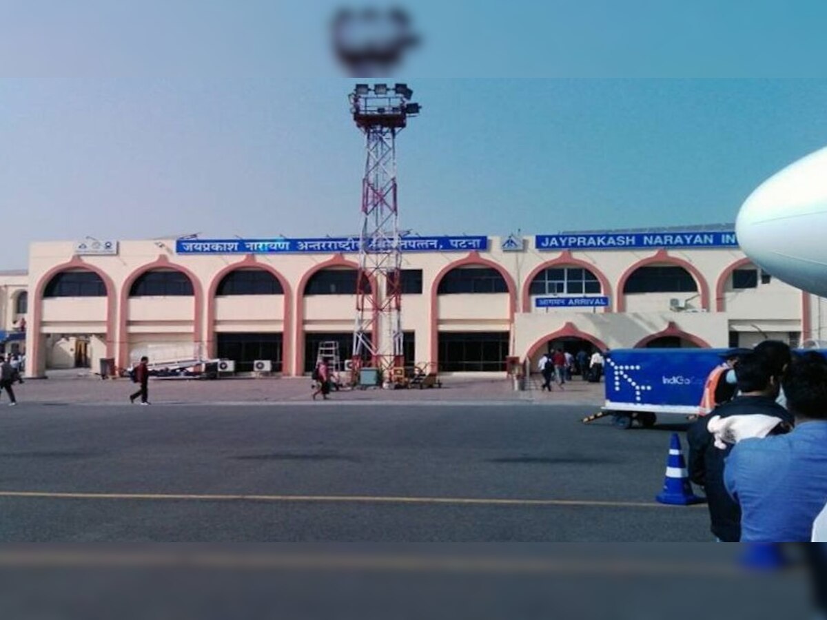 पटना एयरपोर्ट पर युवक को हिरासत में लिया गया है. (प्रतीकात्मक फोटो)